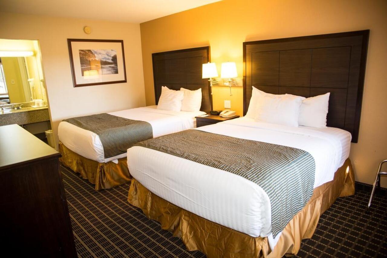 Hotel Ramada By Wyndham East