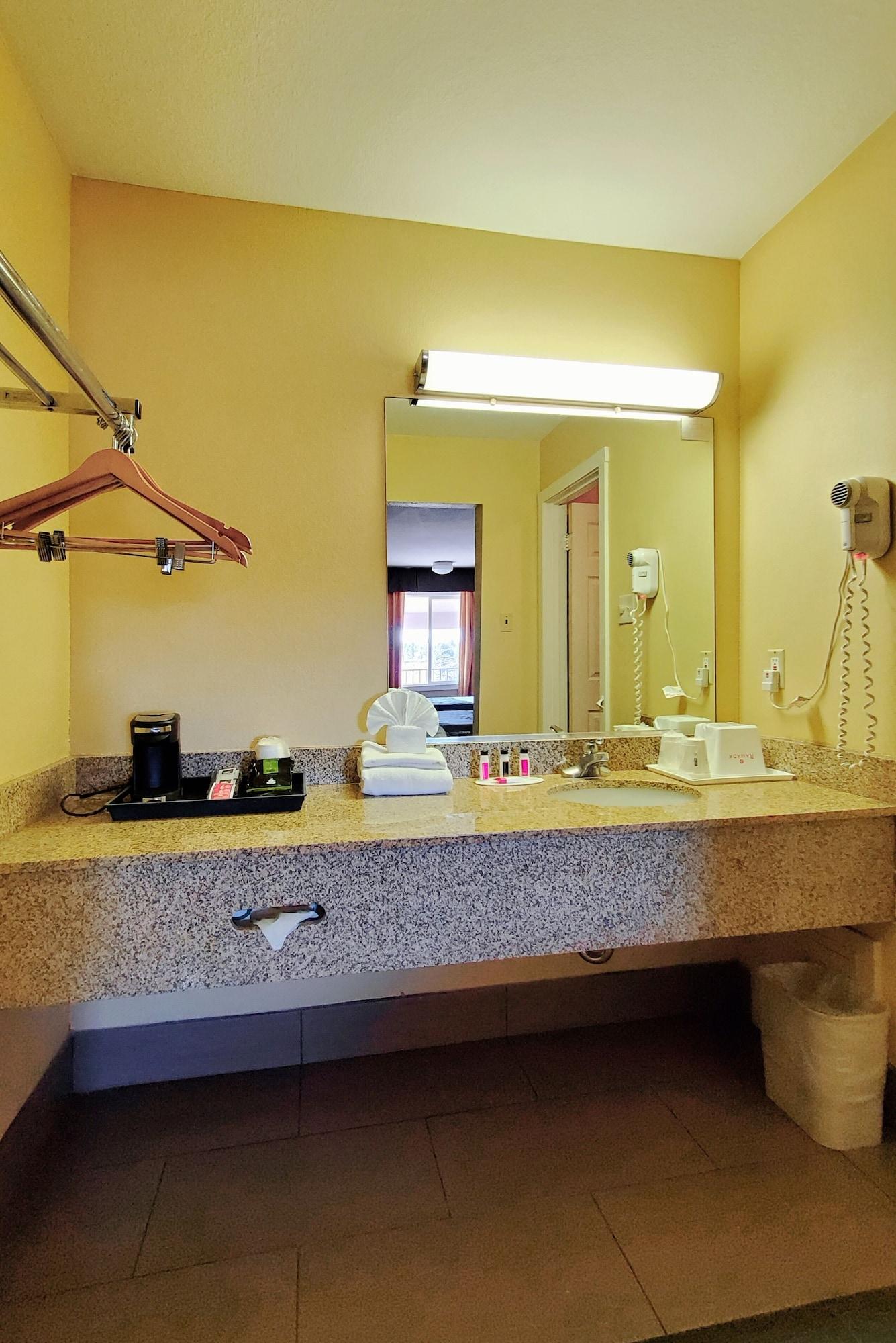 Ramada By Wyndham East Hotel 3*