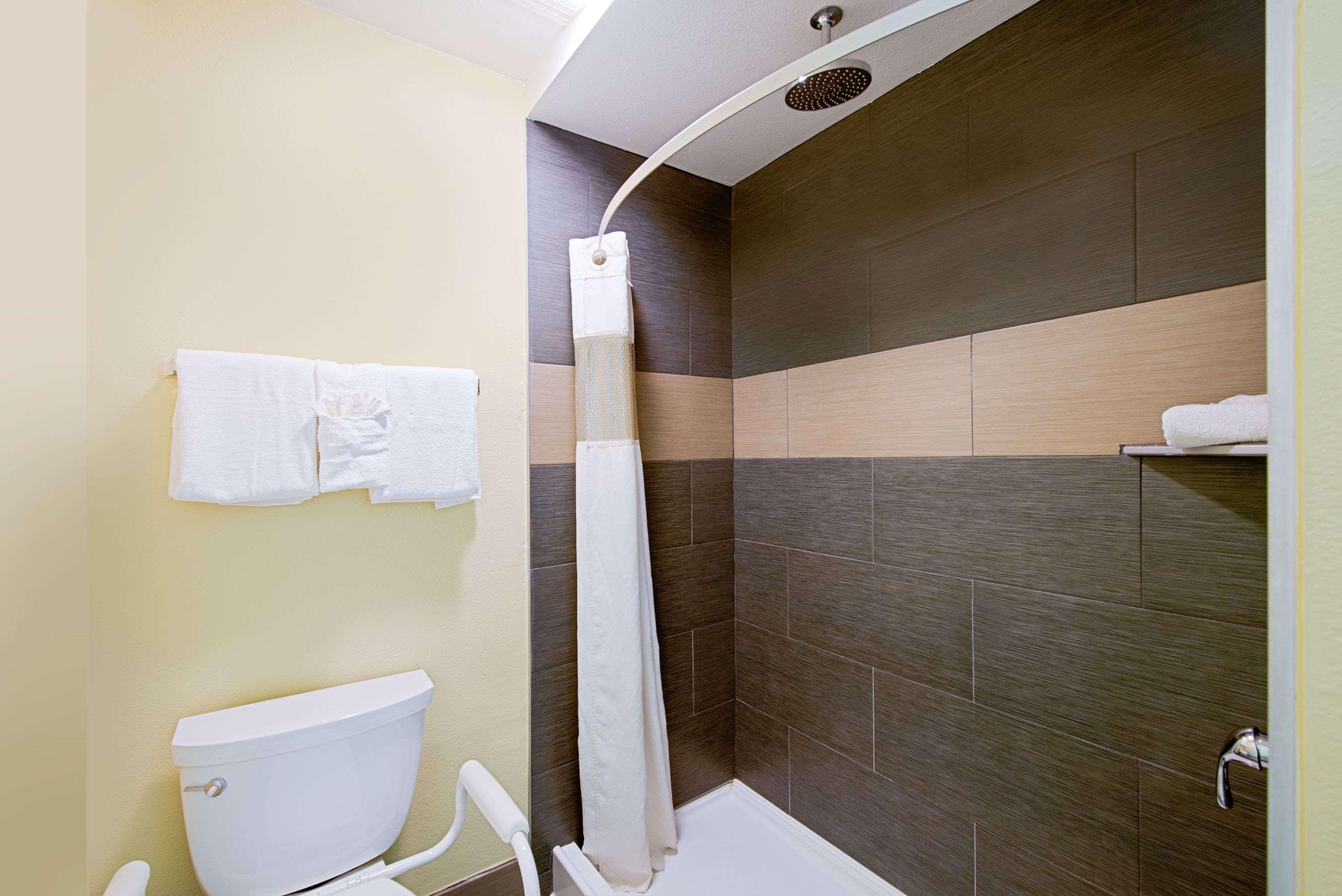 Ramada By Wyndham East