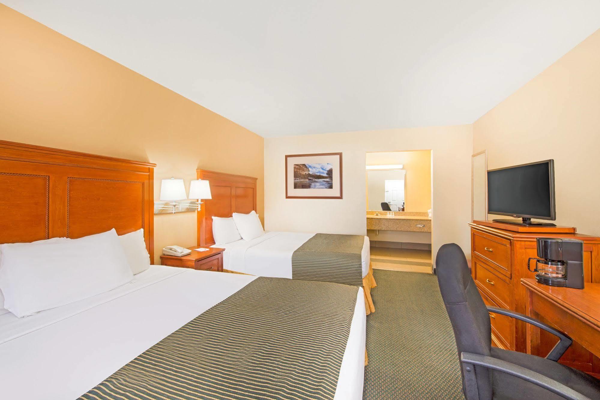 Hotel Ramada By Wyndham East 3*